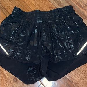 Lulu lemon graphic hotty hot shorts